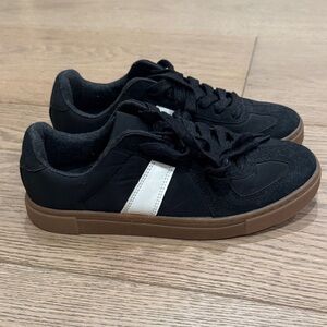 Women's Black and White Athletic Shoes